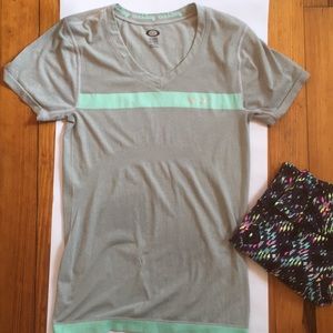 Oakley short sleeve workout athletic shirt top